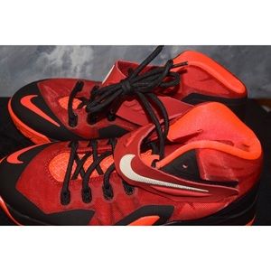 Nike Shoes - Nike Zoom LeBron Soldier 8 GS Nike Shoes - Nike Zoom LeBron Soldier 8 GS